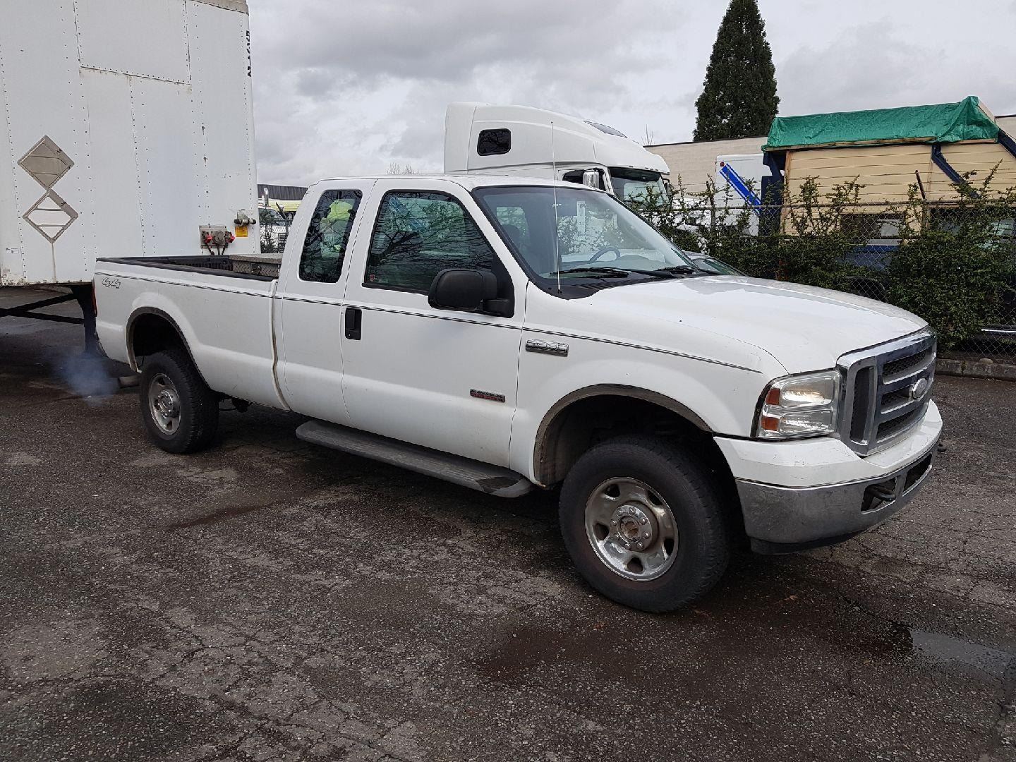 2005 Ford F350 White Extended Cab Pickup Diesel