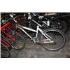 Image 2 : GOLD & WHITE MERCURY 21SPD BIKE