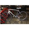 Image 2 : GREY DEVINCI 24SPD ROAD BIKE