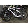 Image 2 : PINK & WHITE HUNTRESS 18SPD BIKE