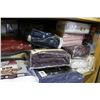 Image 2 : SHELF INCLUDING DRAPES, BEDDING AND MORE