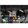Image 2 : SHELF INCLUDING FOOTWARE AND MORE