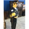 Image 2 : LIFE SIZE AIRLINE PILOT STATUE