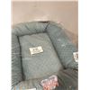 Image 2 : SNOOZIE BABY PET BED - GREY WITH BLUE POKA DOTS