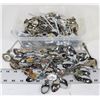 Image 1 : LOT OF 150 COLLECTOR SPOONS