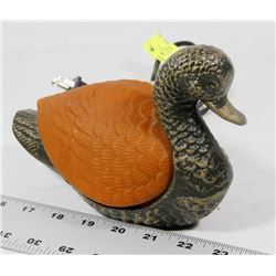 VINTAGE DUCK SHAPED METAL AND GLASS LAMP