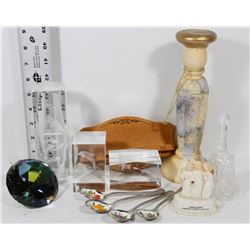 FLAT OF ESTATE DECORATIVE ITEMS INCLUDING