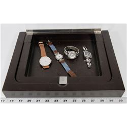 WOOD & GLASS COMMERCIAL DISPLAY - COMES WITH