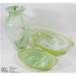 3PC SET OF GREEN/WHITE SHOWHOME DECOR INCL LARGE