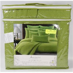 NEW QUEEN QUILT & PILLOW SET - GREEN.
