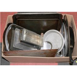 LARGE BOX OF BAKING SHEETS/TINS/LOAF PANS/PIZZA