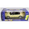 Image 1 : 1:18 DIE CAST T-BIRD SHOW CAR.