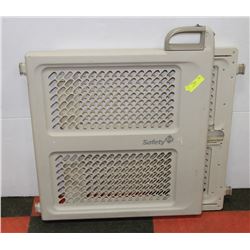 SAFETY FIRST GATE