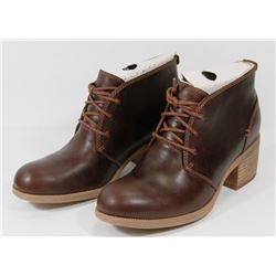 CLARKS DARK TAN LEATHER SHOES SIZE 7