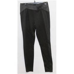 WOMENS PANTS SIZE MEDIUM