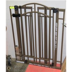 DOG/CHILDRENS SAFETY GATE (WALK THROUGH TYPE)