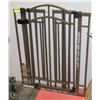 Image 1 : DOG/CHILDRENS SAFETY GATE (WALK THROUGH TYPE)