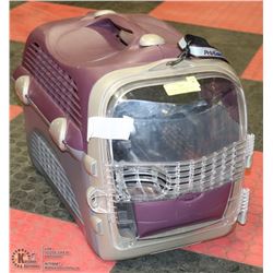 PET CARGO CARRIER HAS FOOD DISHES WITH INNOTEK