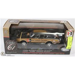 1:18 DIE CAST 1966 HEMI UNDER GLASS.