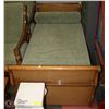 Image 1 : GREEN FABRIC & WOOD DAY BED 82X39X30.