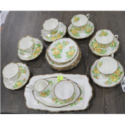 ROYAL ALBERT 25PC TEA SERVICE SET "TEA ROSE"