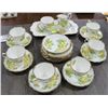Image 2 : ROYAL ALBERT 25PC TEA SERVICE SET "TEA ROSE"