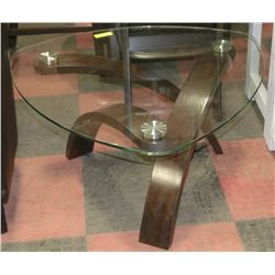 SHOWHOME TRIANGLE GLASS TOP TABLE