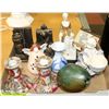 Image 1 : FLAT OF VINTAGE  FIGURES AND MORE