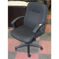 OFFICE CHAIR WHEELED WITH ARMS.