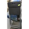 Image 1 : 2 FOLDING CHAIRS