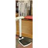 Image 1 : SECA PROFESSIONAL WEIGHT/HEIGHT SCALE