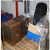 Image 1 : PALLET WITH SPEAKERS, 5 GALLON PAILS AND MORE