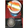 Image 1 : PAIL OF CONSTRUCTION SAFETY GEAR.