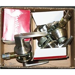 BOX WITH 2 DOOR HANDLES AND 2 DEADBOLTS