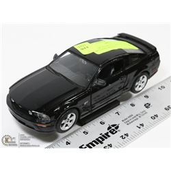 2006 MUSTANG GT DIECAST MODEL ON STAND MAISTO