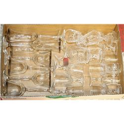 LARGE FLAT OF CRYSTAL GLASSES