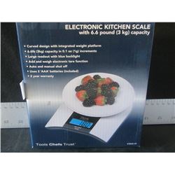 New Taylor electronic kitchen scale / 6.6lb capacity / LED batteries Inc.