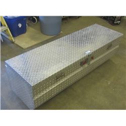 Delta Truck toolbox / in excellent condition / comes with key / also has hasp