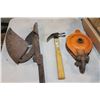 Image 2 : BOX OF TOOLS AND PULLEY