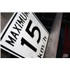 Image 3 : LOT OF TRAFFIC SIGNS
