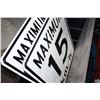 Image 4 : LOT OF TRAFFIC SIGNS