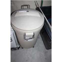 RUBBERMAID ROLLING GARBAGE CAN