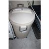 Image 1 : RUBBERMAID ROLLING GARBAGE CAN