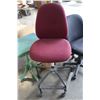 Image 1 : RED ROLLING OFFICE CHAIR