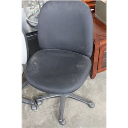 BLACK ROLLING OFFICE CHAIR