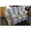 Image 1 : ABSTRACT LOVESEAT