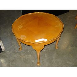 VINTAGE ROUND OAK COFFEE TABLE