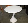 Image 2 : WHITE MODERN DINING TABLE