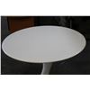 Image 3 : WHITE MODERN DINING TABLE