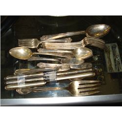 1941 ROGERS DELUXE PLATE IS PRECIOUS FLATWARE